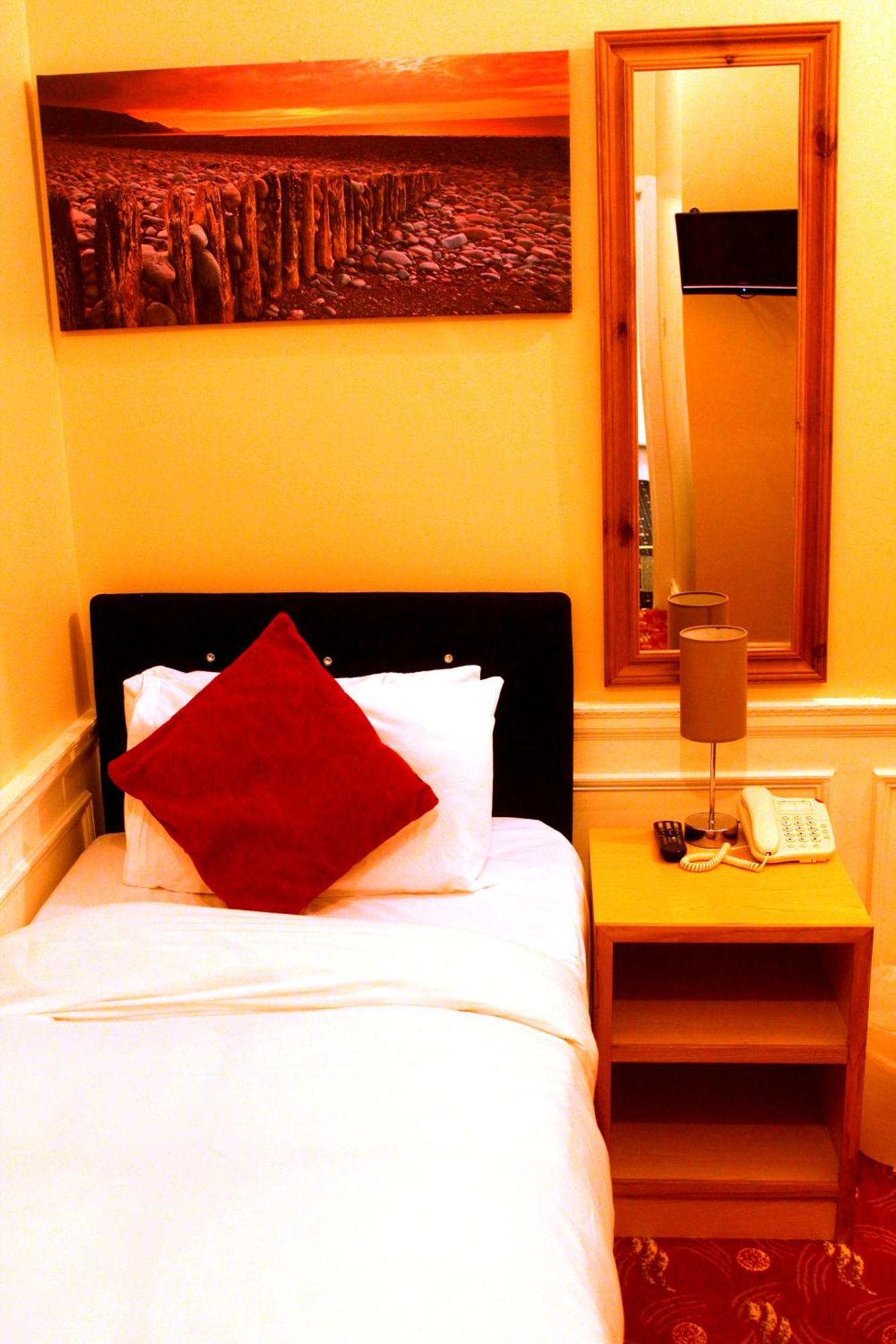 Edgerton Hotel Huddersfield Rum bild